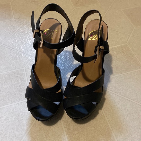 Women’s heels. Size 7.5, gently worn. - Picture 1 of 4